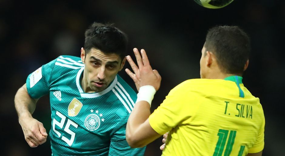 
                <strong>Lars Stindl</strong><br>
                Der Gladbacher wird als erster deutscher Spieler eingewechselt, er soll dem Spiel im Zentrum mehr Schwung und Kreativität verleihen. Das gelingt unter dem Strich nur bedingt. ran-Note: 4 
              