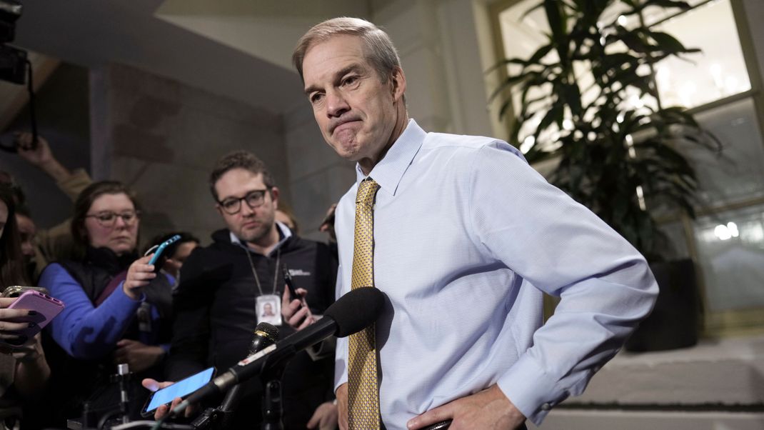 Jim Jordan, Abgeordneter des US-Repräsentantenhauses für Ohio, spricht nach drei verlorenen Wahlgängen mit Journalisten. 