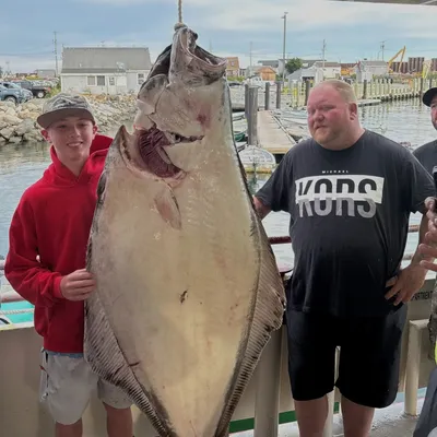 Größer als er selbst ist der gefangene Fisch eines Teenagers in den USA.