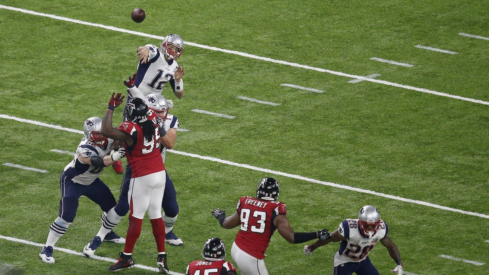 
                <strong>Super Bowl 2017: New England Patriots (34:28 in der Overtime gegen die Atlanta Falcons)</strong><br>
                Saison danach: 13-3, Niederlage im Super Bowl 
              
