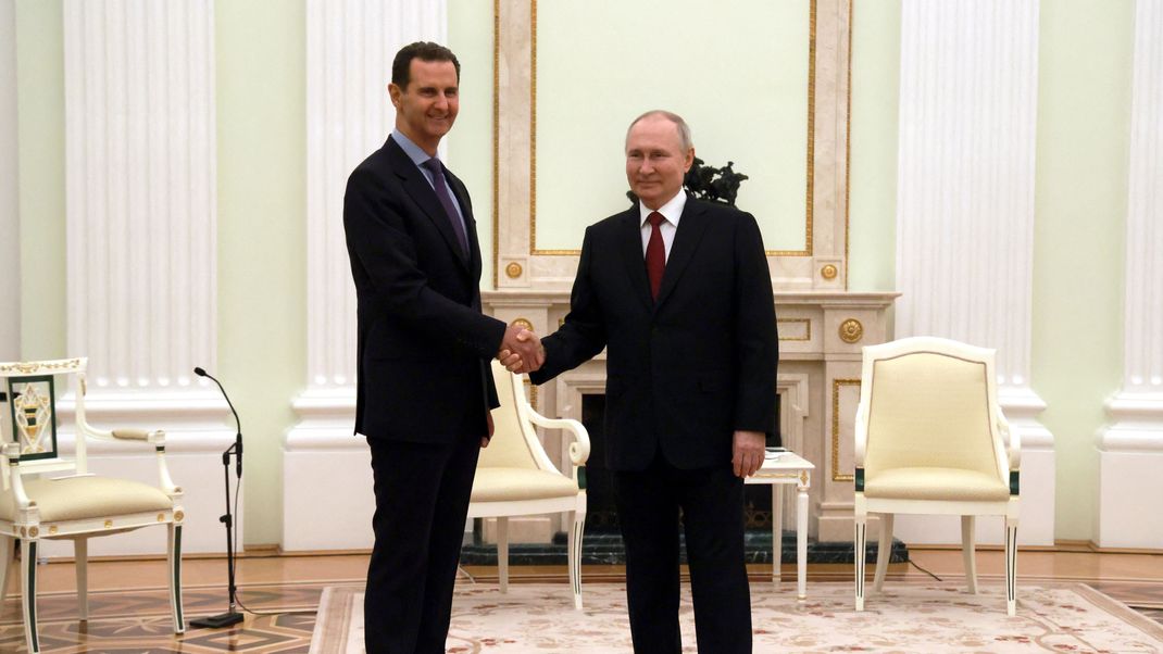 Assad (l.) und Putin (r.) tauschten sich unter anderem über die Lage im Nahen Osten aus.