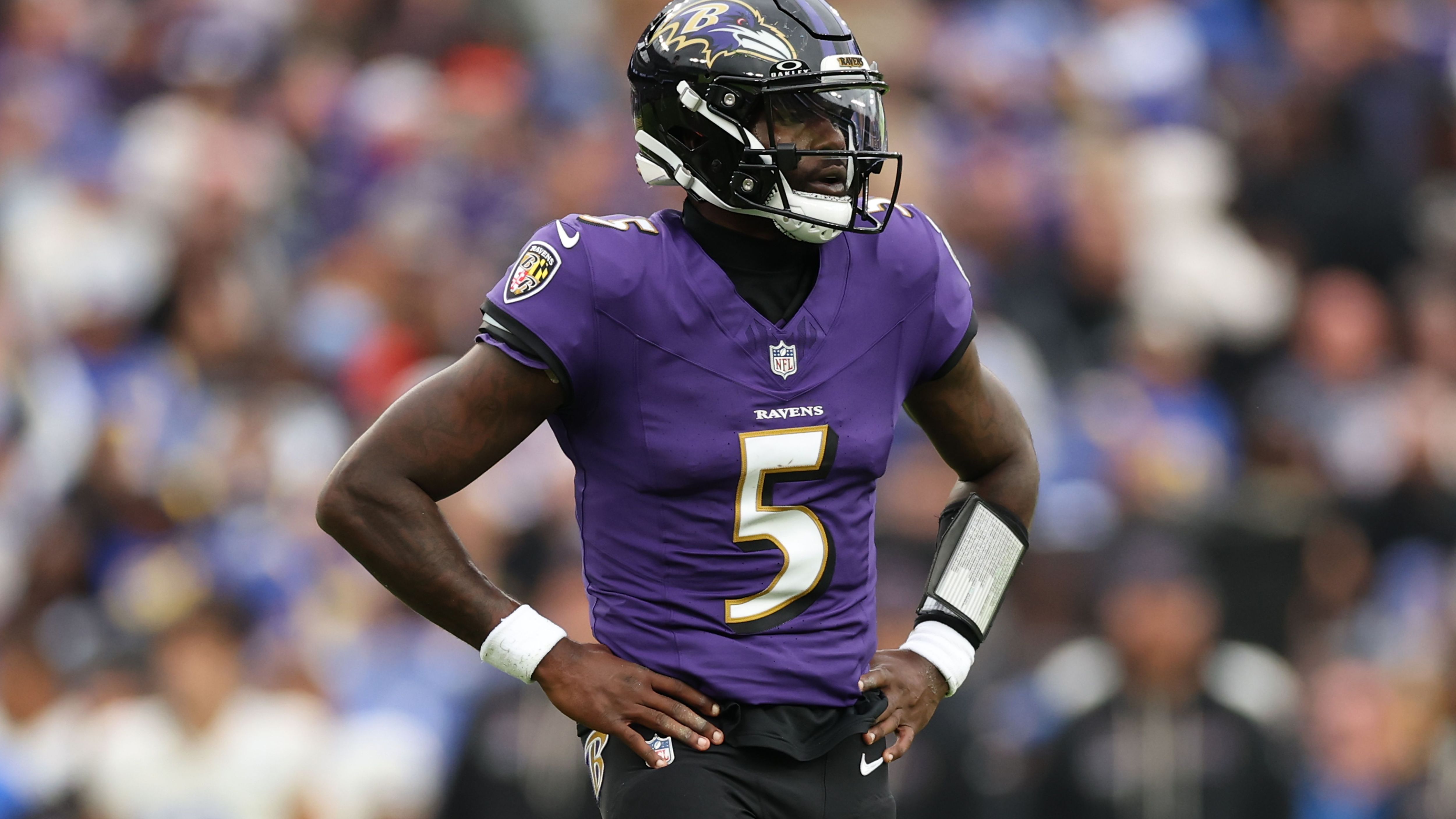 <strong>Baltimore Ravens</strong><br>Das Spiel gegen die Chicago Bears kommt für Lamar Jackson noch zu früh, Wie "ESPN" berichtet, wird der Star-Quarterback der Baltimore Ravens eine dritte Partie wegen Oberschenkelproblemen verpassen. Für ihn soll Tyler Huntley übernehmen. Jacksons Rückkehr soll im Thursday Night Game bei den Miami Dolphins steigen.<br>• Starter:&nbsp;Tyler Huntley (im Bild)<br>• Backup: Cooper Rush<br>• Verletzt: Lamar Jackson