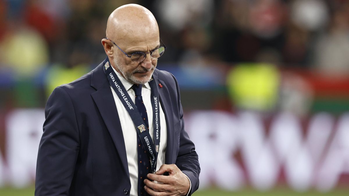 MUNCHEN - Spain coach Luis de la Fuente balks during the UEFA Nations League final Portugal v. Spain at the Munich Football Arena on June 8, 2025 in Munich, Germany. ANP Hollandse Hoogte MAURICE VA...