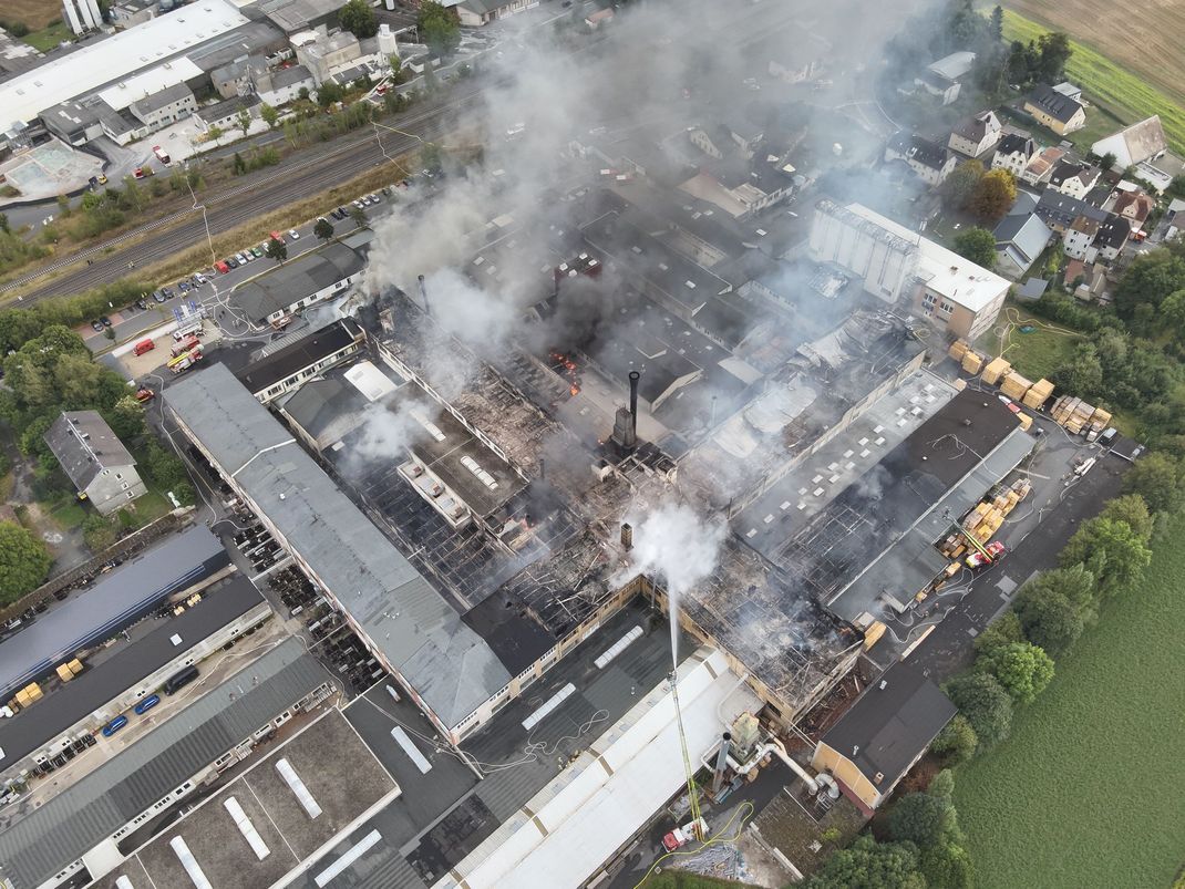 In einer Firma für Elektrotechnik-Bauteile in Wunsiedel ist ein Feuer ausgebrochen.