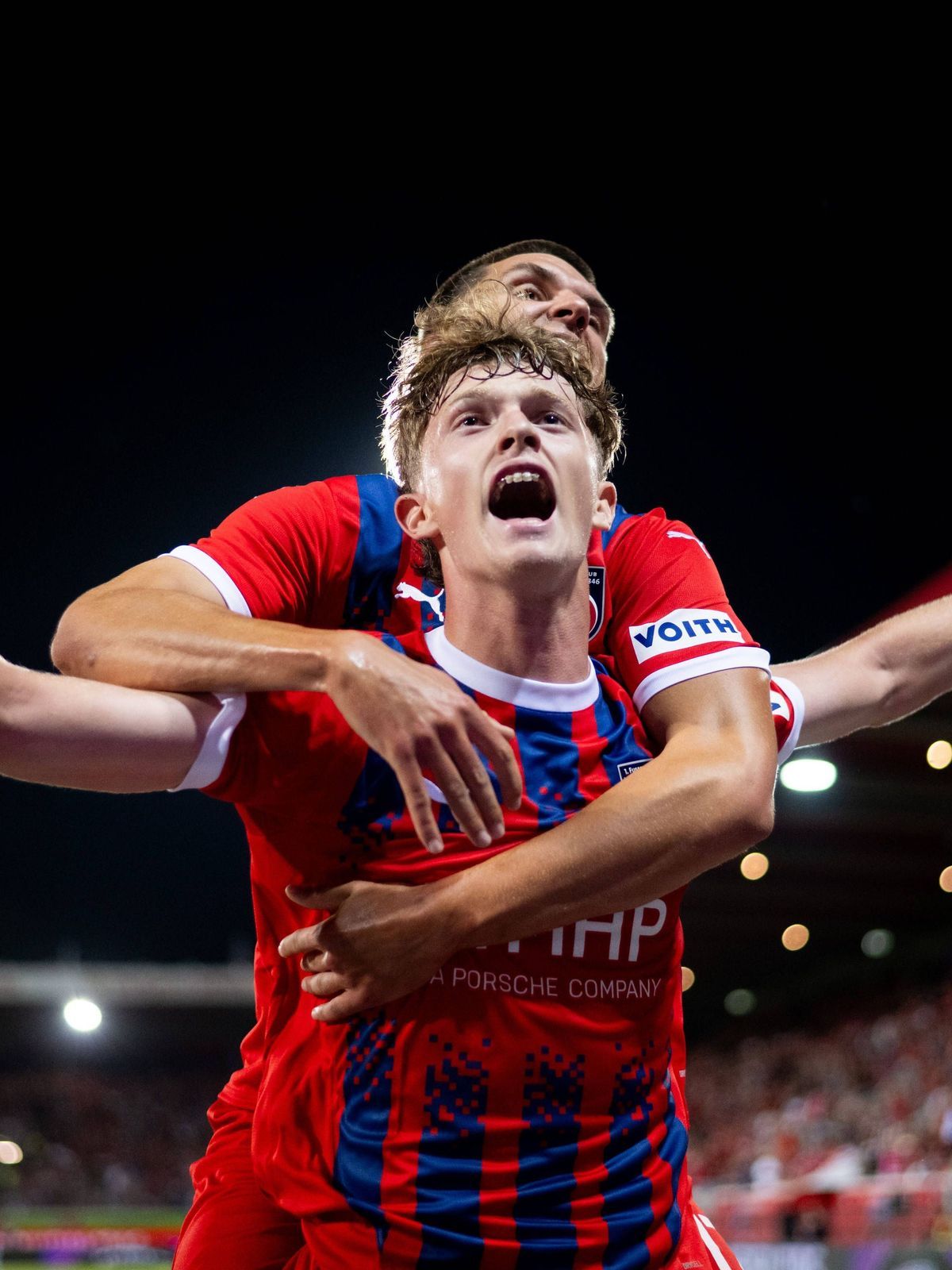 Paul Wanner (FC Heidenheim, 10), Mathias Honsak (FC Heidenheim, 17) jubeln ueber das Tor zum 2:2, GER, FC Heidenheim vs. BK Haecken, Fussball, UEFA Conference League, Playoff Rueckspiel, Spielzeit ...