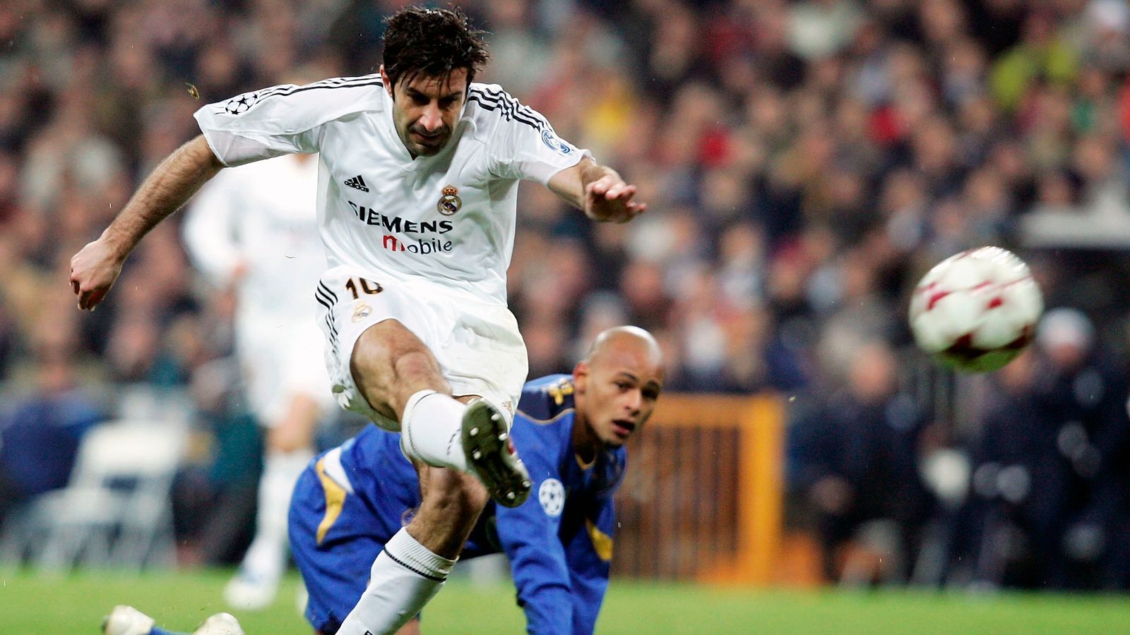 
                <strong>Platz 7 - Luis Figo</strong><br>
                Ablösesumme: 60 Millionen EuroVerpflichtet von: FC BarcelonaZeitpunkt des Transfers: Sommer 2000
              