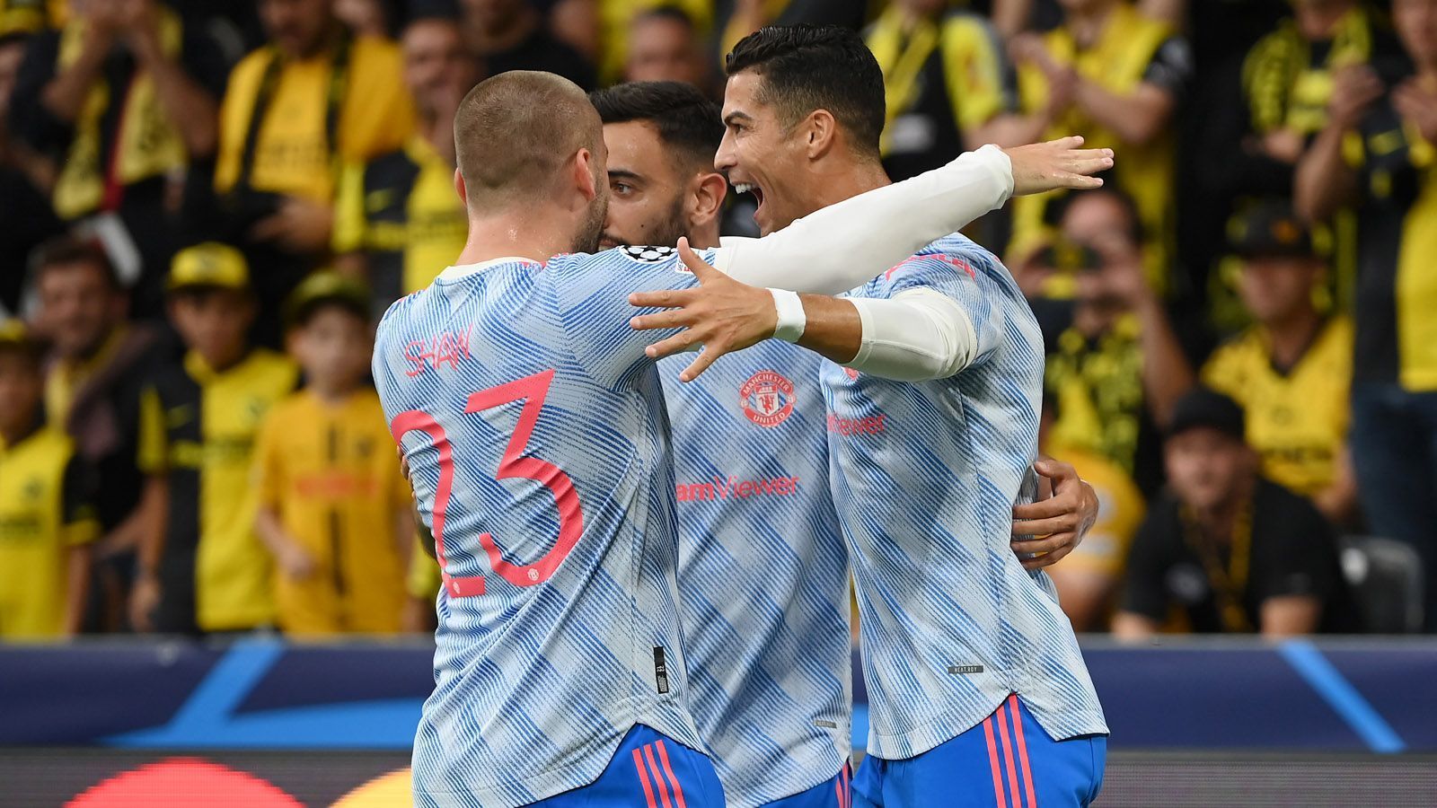 
                <strong>Ronaldo trifft schon wieder</strong><br>
                In der 13. Minute ändert sich das schlagartig. Nach Zusammenarbeit mit Landsmann Bruno Fernandes trifft CR7 aus kurzer Distanz zum 1:0 für United. YBB-Keeper Von Ballmoos wird einfach mal getunnelt. 
              