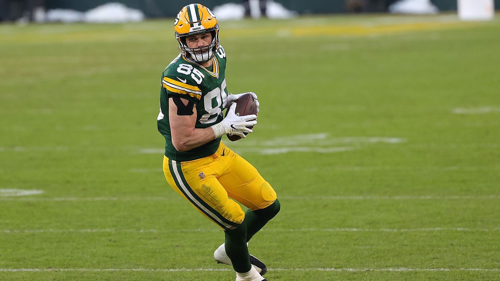 
                <strong>Robert Tonyan (Green Bay Packers, aktuell TE19)</strong><br>
                Die Packers-Offensive sucht aktuell noch nach Nachfolgern für die knapp 200 Targets, die vergangene Saison in die Richtung von Davante Adams und Marquez Valdes-Scantling flogen. Robert Tonyan ist ein alter Bekannter in der Packers-Offense, der vergangene Saison von Verletzungen ausgebremst wurde, nun aber wieder fit zu sein scheint. Quarterback Aaron Rodgers lobt in der Vergangenheit immer wieder die Chemie mit Tonyan und könnte den Tight End kommende Saison ziemlich oft anvisieren. 
              