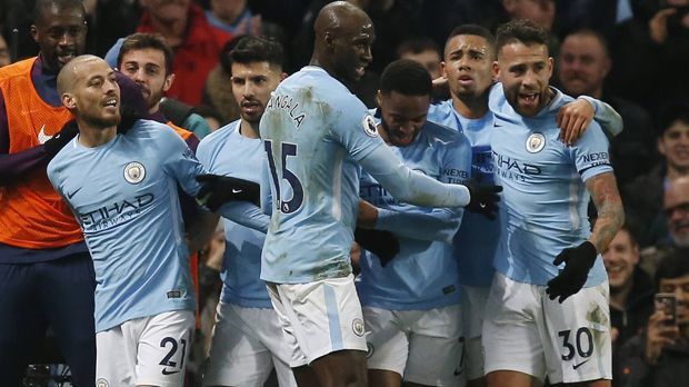 
                <strong>2. Manchester City</strong><br>
                In der Premier League bei 14 Siegen und einem Remis in 15 Spielen klar auf Titelkurs, in der Champions League ebenfalls. Dass die Truppe von Pep Guardiola vor dem letzten Spieltag als Gruppensieger feststand, sorgte bei dem einen oder anderen für ein wenig Nachlässigkeit und die Schlappe in Donezk. Aber: City ist in dieser Saison so gut drauf: Wenn nicht jetzt, wann dann?
              