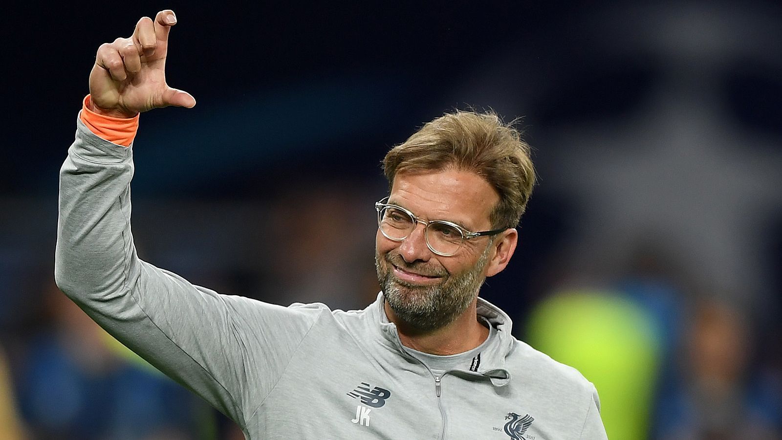 
                <strong>Jürgen Klopp (FC Liverpool)</strong><br>
                Im Champions-League-Finale von Kiew stand Jürgen Klopp den Madrilenen noch als Teammanager vom FC Liverpool gegenüber und konnte somit "vorcoachen". Sein letzter Titel - der deutsche Superpokal - liegt zwar schon drei Jahre zurück, doch auch in England unterstrich der gebürtige Stuttgarter, dass er einen ganzen Verein in Aufbruchstimmung versetzen kann. Die Menschenführung ist eine von Klopps ganz großen Stärken. Dafür stand auch Zidane in seinen zweieinhalb Jahren als Real-Cheftrainer - wenn auch auf gänzlich andere Weise als der extrovertierte Klopp, der noch bis 2022 gebunden ist.
              