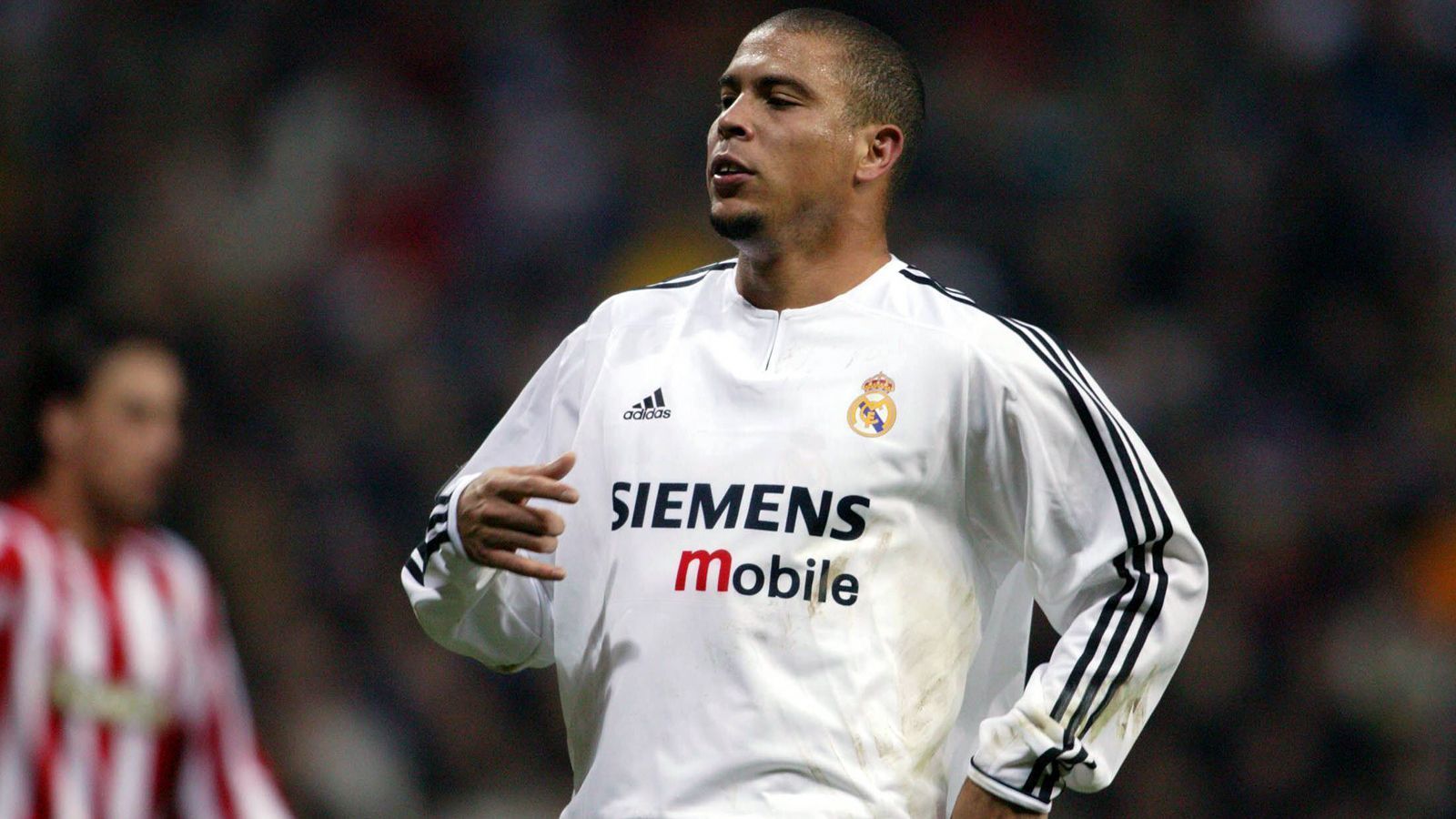 
                <strong>Ronaldo (Real Madrid)</strong><br>
                Traf in drei Spielen in Folge nach dem Saisonbeginn 2003/04 (Anmerkung: Ronaldo verpasste den 2. Spieltag und setzte seine Torserie am 3. Spieltag fort)
              