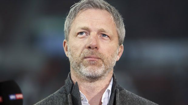 
                <strong>Thomas Linke</strong><br>
                Mit Thomas Linke steht ein weiterer ehemaliger Profi des Rekordmeisters zur Auswahl. Nach der Absage von Max Eberl und Philipp Lahm sei der kürzlich beim FC Ingolstadt zurückgetretene Sportdirektor in der Bayern-Führungsetage zum Thema geworden, berichtet der "Münchner Merkur". Durch Spielerstationen bei Schalke und den Bayern, sowie Führungstätigkeiten bei RB Leipzig, RB Salzburg und jüngst den "Schanzern" verfügt der 47-Jährige über ein breites Netzwerk in der Bundesliga.
              