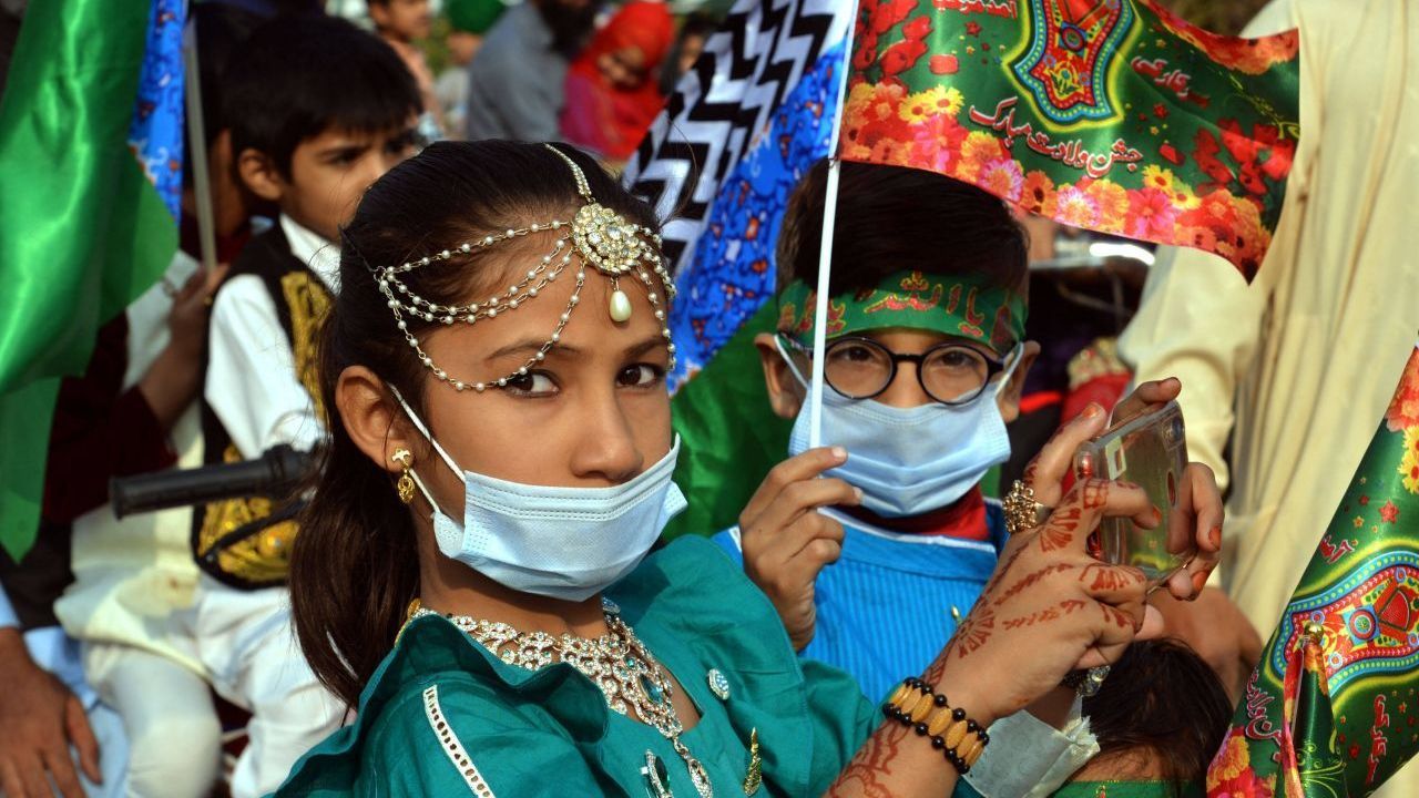 In Pakistan feiern Schiiten den Geburtstag des Propheten Mohammed. Der Feiertag heißt Mevlid Kandili oder auch Maulid an-Nabi.