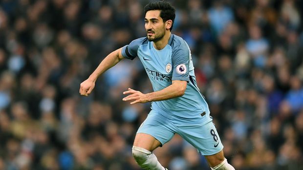 
                <strong>Ilkay Gündogan (Manchester City)</strong><br>
                Für den Deutschen bei den Citizens ist schon seit Längerem klar, dass er in der Saison 2016/17 nicht mehr auflaufen kann. Gündogan zog sich bereits Mitte Dezember 2016 einen Kreuzbandriss zu und muss deshalb nun seit Monaten und auch noch für Monate zuschauen. In seiner ersten Saison in England kam der Mittelfeldspieler vor seiner Verletzung zu zehn Einsätzen in der Premier League (drei Tore).
              