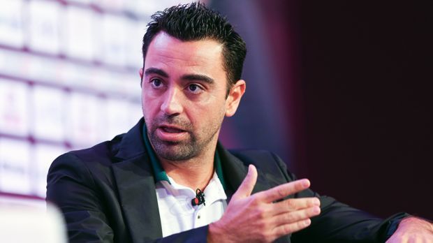 
                <strong>Xavi</strong><br>
                Xavi: Einen direkten Job-Wechsel vom Profi zum Trainer müsste der Ex-Stratege im Sommer 2017 vollziehen, wenn die Katalanen und er wirklich ernst machen würden. Xavi verlängerte erst vor wenigen Wochen seinen Vertrag beim katarischen Klub Al-Saad bis zum Sommer 2018. Er wäre aber ein weiteres Beispiel für die erfolgreiche Einbindung ehemaliger Spielergrößen als Trainer der ersten Barca-Mannschaft. Pep Guardiola hatte vor seiner Ernennung zum Barca-Coach ebenfalls keine großartige Trainer-Erfahrung - wie Xavi. Ein gutes Omen?
              
