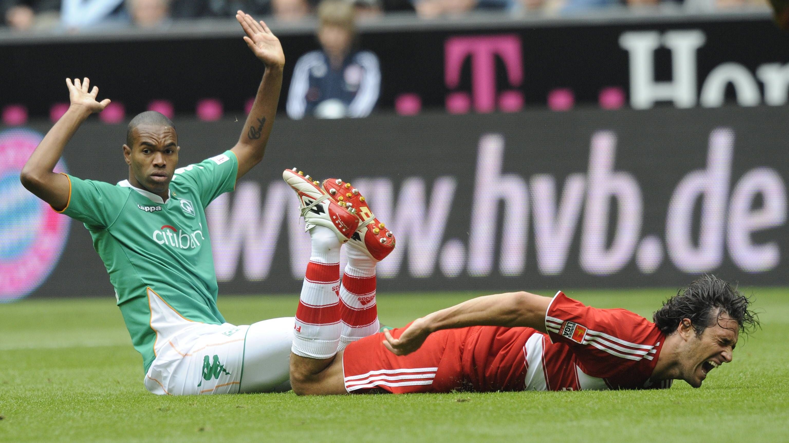 <strong>Werder Bremen: Abwehr<br></strong>Besser lief es da schon für Innenverteidiger <strong>Naldo</strong>. Der Brasilianer staubte zum zwischenzeitlichen 2:0 ab und sorgte gemeinsam mit seinem Partner...