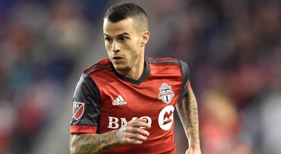 
                <strong>Platz 7: Sebastian Giovinco (Toronto FC)</strong><br>
                Der dreimalige italienische Meister ist einer der größten Stars der MLS. 16 Tore in 25 Spielen hat der italienische Stürmer in der vergangene regulären Saison für Toronto erzielt. Mit seiner Mannschaft steht der 30-Jährige im Halbfinale der Playoffs gegen Columbus Crew. 
              