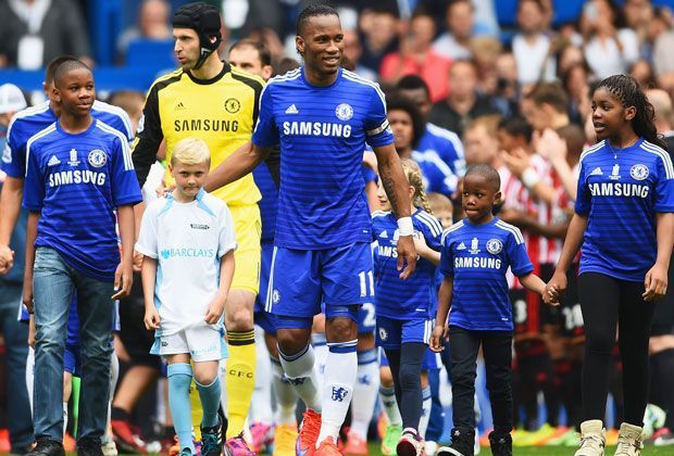 
                <strong>Drogbas letztes Spiel für Chelsea</strong><br>
                In seinem letzten Spiel für Chelsea darf Blues-Legende Didier Drogba die Mannschaft als Kapitän auf den Platz führen. 
              