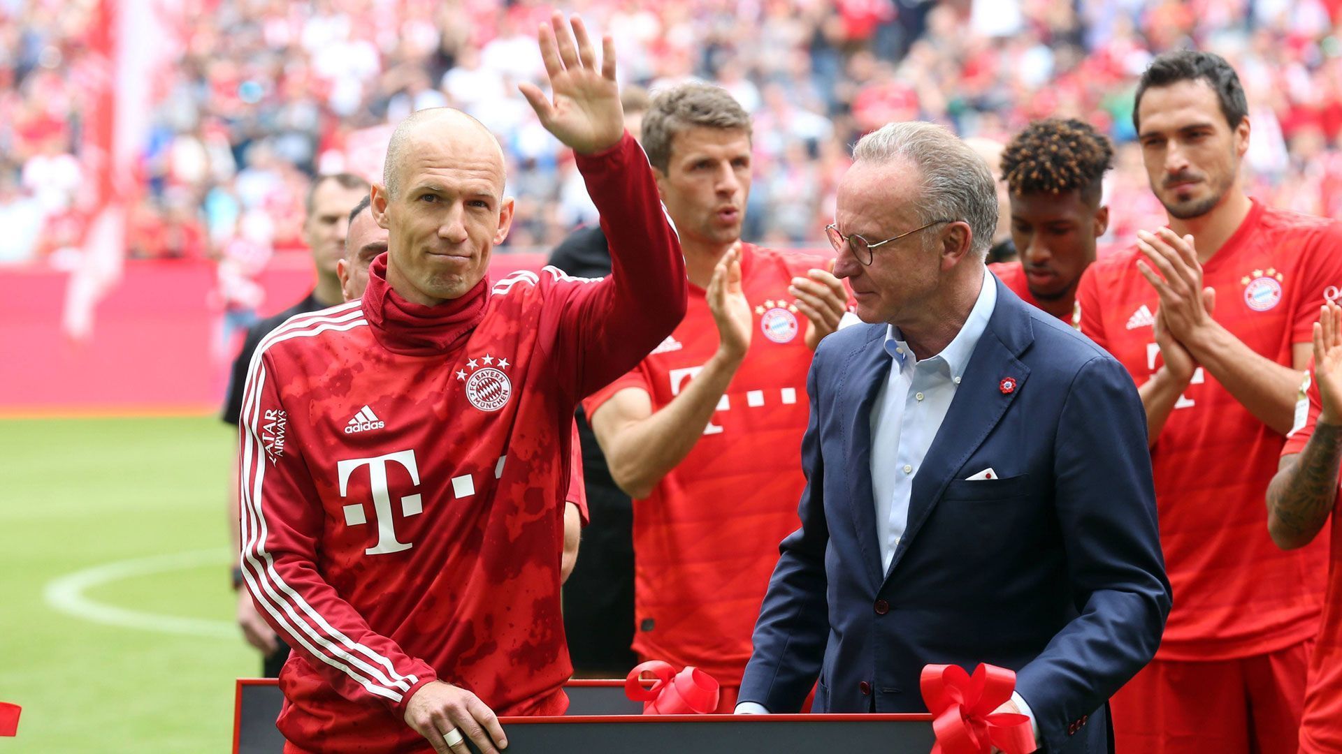 
                <strong>Arjen Robben</strong><br>
                Wechsel zur Saison: 2019/20 -Pflichtspiele für den FC Bayern: 309 -Pflichtspieltore für den FC Bayern: 144 -Aufnehmender Verein: FC Groningen
              