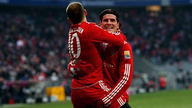 
                <strong>Saison 2009/10 (Trainer Louis van Gaal)</strong><br>
                Zugänge: Mario Gomez (30 Mio), Arjen Robben (24 Mio), Anatoliy Tymoshchuk (11 Mio), Danijel Pranjic (7,7 Mio), Edson Braafheid (2 Mio), Alexander Baumjohann, Ivica Olic (beide ablösefrei), Andreas Görlitz (Leih-Ende)
              