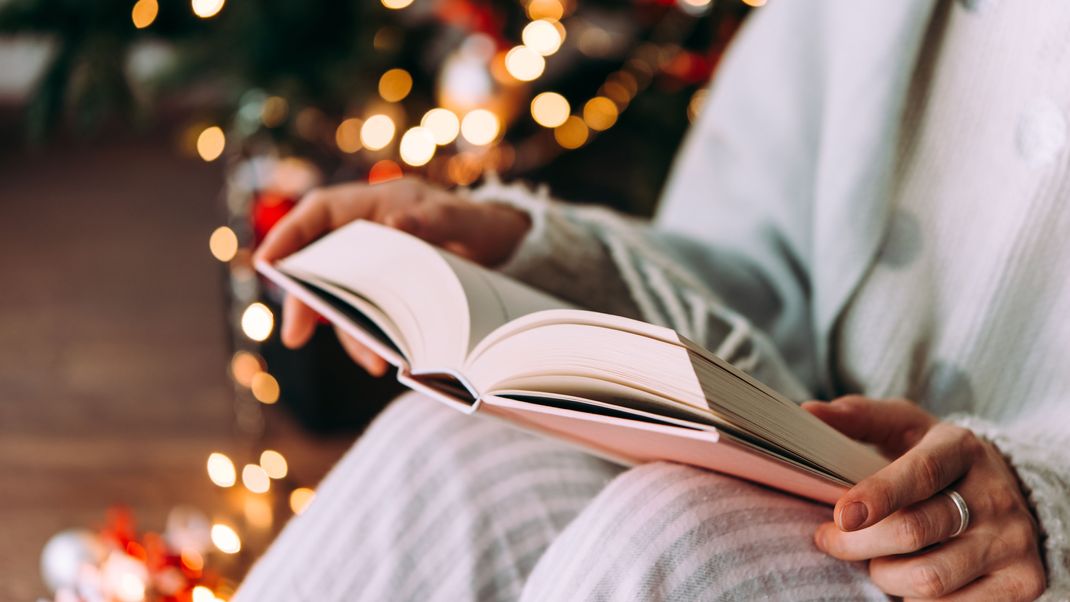 Bücher für alle: In unserer feinen Weihnachtsauswahl findest du für jedes Genre einen guten Tipp.