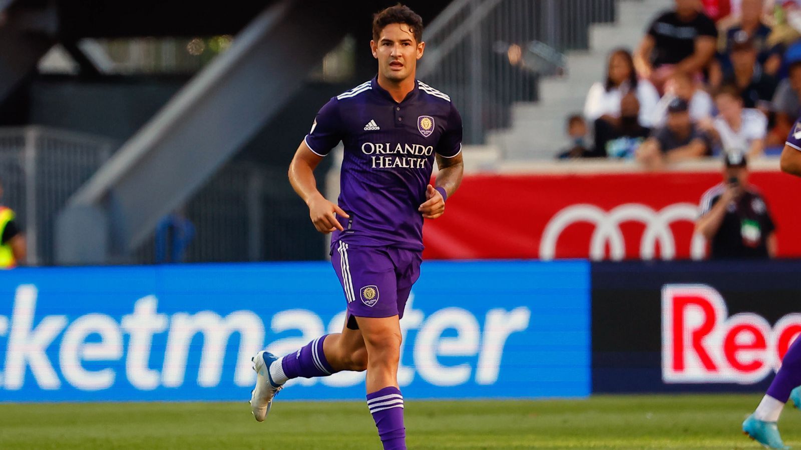 
                <strong>Alexandre Pato (zuletzt Orlando City SC)</strong><br>
                Den Ruf eines gescheiterten Wunderkindes hat auch der Brasilianer Alexandre Pato anhaften. Das einstige Juwel vom AC Mailand konnte sich trotz enormer Vorschusslorbeeren in Europa nie so wirklich durchsetzen. Zuletzt spielte der 33 Jahre alte Stürmer in der MLS für Orlando City SC, verletzte sich aber schwer am Knie. Daher ist es auch nicht verwunderlich, dass Pato nach Vertragsende im Januar 2023 keinen neuen Klub finden konnte. Sein bislang letztes Pflichtspiel bestritt er für Orlando im August 2022. 
              