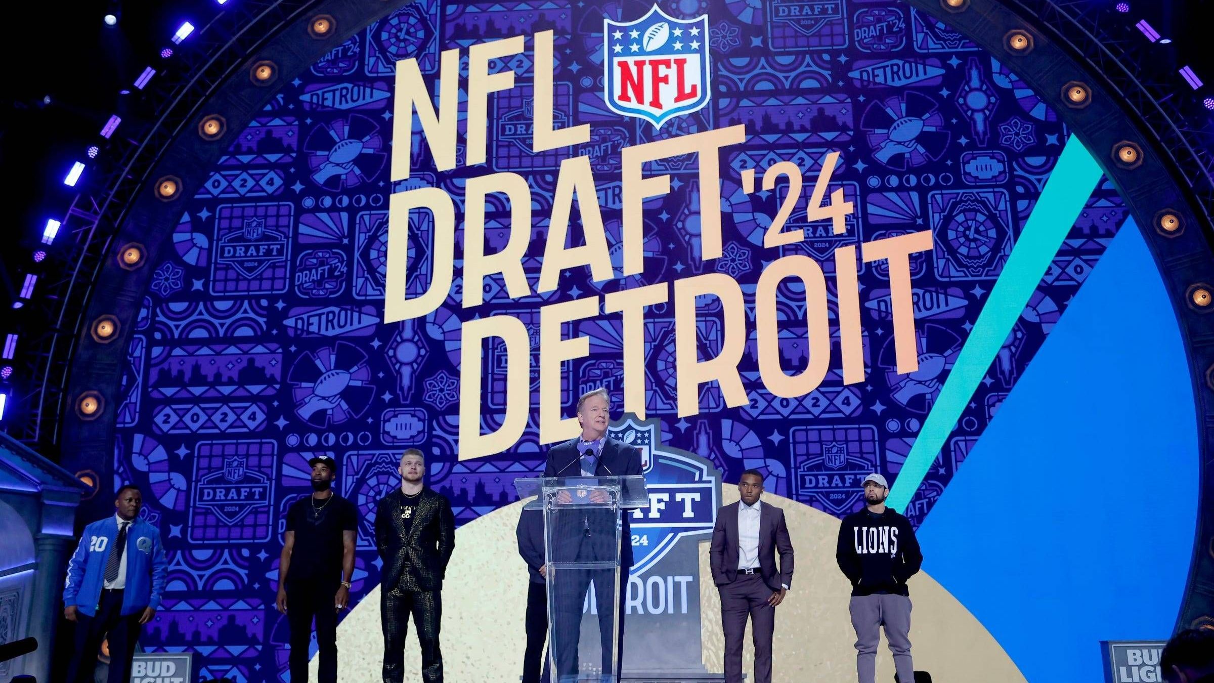 <strong>So viele Picks haben die NFL-Teams im Draft 2025</strong><br>Der NFL Draft 2024 ist gerade mal ein paar Tage her - und schon richtet sich der Blick für viele auf das kommende Jahr. Doch welche Teams können 2025 am häufigsten zuschlagen? Welche Franchises sollten sich womöglich noch ein paar Picks ertraden? <strong><em>ran</em></strong> zeigt, wie viele Picks die 32 NFL-Teams 2025 haben. (<em>Stand: 30. April 2024</em>)