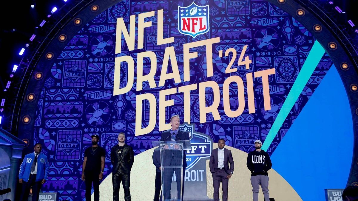 Syndication: Detroit Free Press NFL commissioner Roger Goodell addresses the crowd with Eminem and the Detroit Lions Jared Goff, Amon-Ra St. Brown and Aidan Hutchinson and Hall of Famers Calvin Joh...