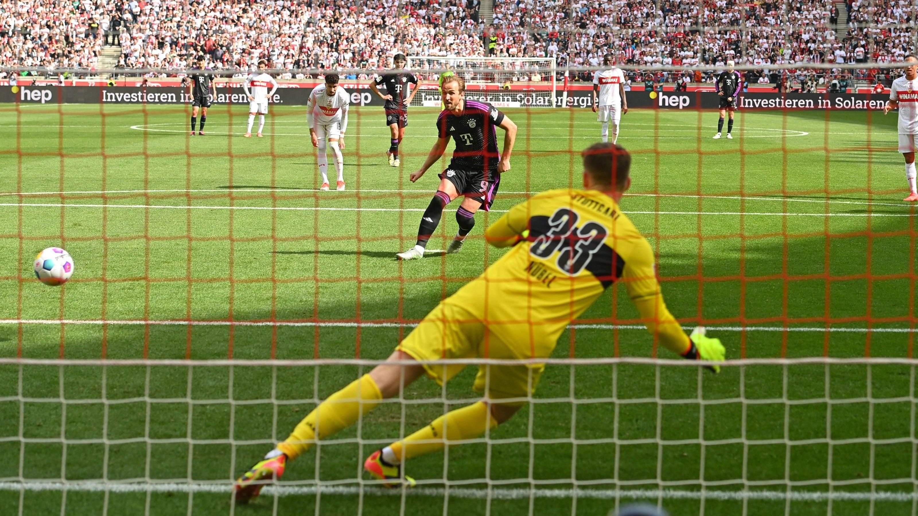 <strong>Alexander Nübel (VfB Stuttgart)</strong><br>Gegen seinen Stammverein ist Stuttgarts Keeper früh erstmals gefordert. Bei einem Distanzschuss von Kane nach neun Minuten reagiert Nübel souverän, beim späteren Elfmetertor des Engländers ist der VfB-Torhüter hingegen chancenlos. Danach ist Nübel kaum noch gefordert. <strong><em>ran</em>-Note: 3</strong>