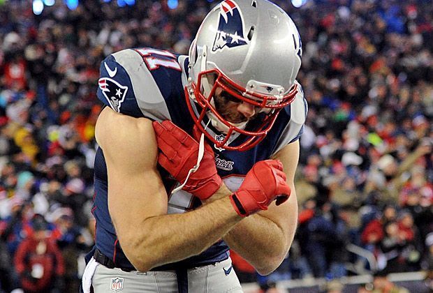 
                <strong>Baltimore Ravens vs. New England Patriots</strong><br>
                Es ist ein unglaubliches Hin und Her. So wie die Ravens die erste Halbzeit starten, so beginnen sie auch die zweite. Flacco bedient Justin Forsett, der 19 Yards in die Endzone zurücklegt. Die Gäste liegen somit bereits mit 28:14 in Front, doch dann lässt New England seine Muskeln spielen.
              