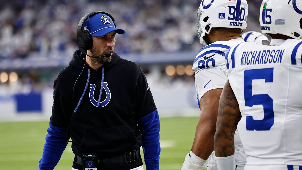 INDIANAPOLIS, IN - DECEMBER 22: Indianapolis Colts head coach Shane Steichen during a NFL, American Football Herren, USA game between the Tennessee Titans and the Indianapolis Colts on December 22,...