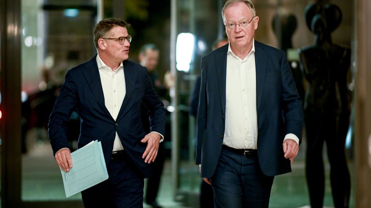 13. Oktober 2023: Hessens Regierungschef Boris Rhein (CDU, rechts) und Stephan Weil (SPD), Ministerpräsident von Niedersachsen, nach dem Spitzengespräch im Kanzleramt zum "Deutschlandpakt".