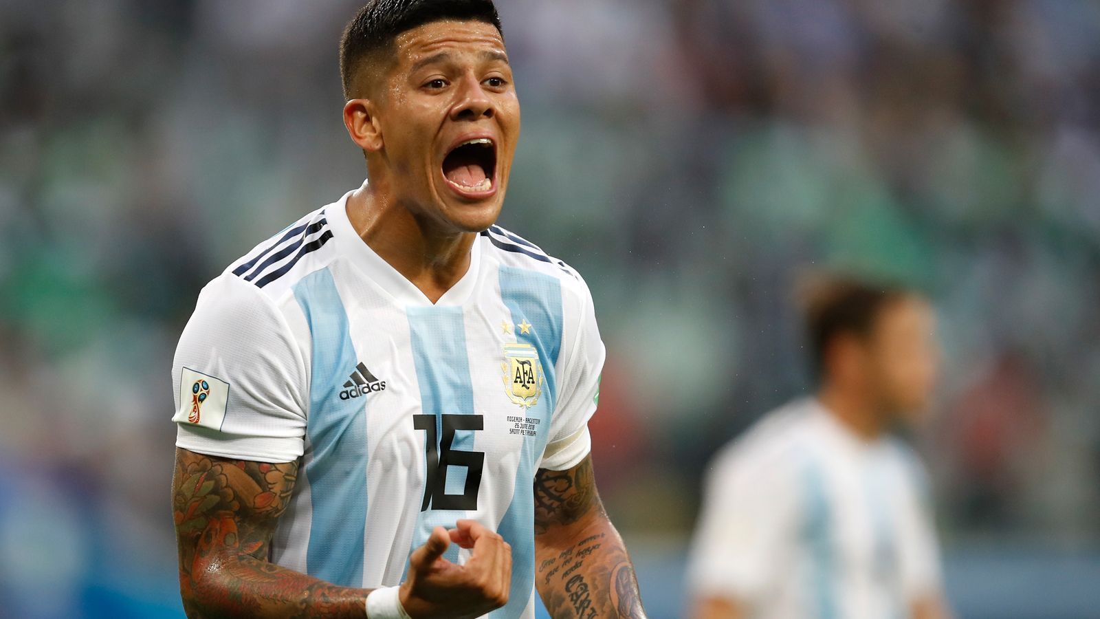 
                <strong>Abwehr: Marcos Rojo (Argentinien)</strong><br>
                Der Innenverteidiger der Argentinier verursacht den Elfmeter gegen Kylian Mbappe, als er den französischen Shootingstar nach dessen Solo im Strafraum niederringt. Rojo hat Glück, dass er nicht vom Platz fliegt, ist auch nach dem Foul weiterhin ein großer Unsicherheitsfaktor und bleibt folgerichtig in der Halbzeit draußen.
              