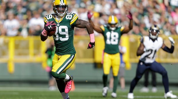 
                <strong>James Jones (Green Bay Packers)</strong><br>
                James Jones, Wide Receiver (Green Bay Packers): Ob sie sich bei den New York Giants immer noch in den Hintern beißen? Die G-Men trennen sich in der letzten Woche der Vorbereitung vom routinierten Wide Receiver. Die Packers greifen nach der Kreuzbandverletzung von Nummer-1-Receiver Jordy Nelson zu. Bis zur Bye-Week am 7. Spieltag trumpft James groß auf, erzielt in sechs Partien sieben Touchdowns. Seitdem gelingt ihm nur noch ein großer Auftritt.
              