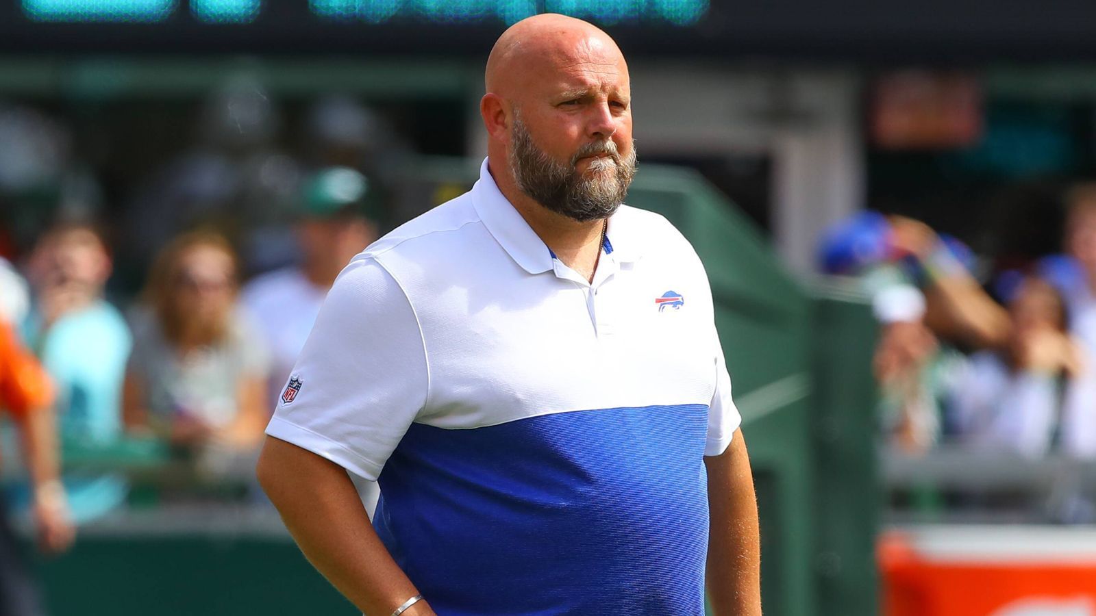 
                <strong>Brian Daboll (Buffalo Bills)</strong><br>
                Mit Brian Daboll befindet sich der nächste Offensive Coordinator weit oben auf der Kandidatenliste. Der 45-Jährige ist seit 2018 bei den Buffalo Bills und hat einen entscheidenden Anteil an der Entwicklung von Quarterback Josh Allen zu einem Top-Spieler auf seiner Position. Er arbeitete zudem bereits unter den Legenden Urban Meyer und Bill Belichick.
              