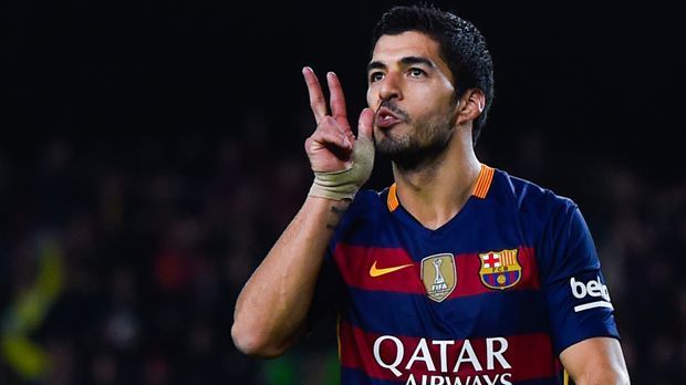 
                <strong>Stürmer: Luis Suarez </strong><br>
                Stürmer: Luis Suarez. Manchester City ist wohl einer der wenigen Klubs in Europa, der sich den Barca-Superstar leisten könnte. Der "Mirror" berichtet von einer möglichen Ablösesumme von rund 52 Millionen Euro. Ob das reichen wird? Der Vertrag des Stürmers in Barcelona läuft noch bis 2019. Jedoch wäre Suarez so etwas wie ein Juwel im Kader der Citizens.
              