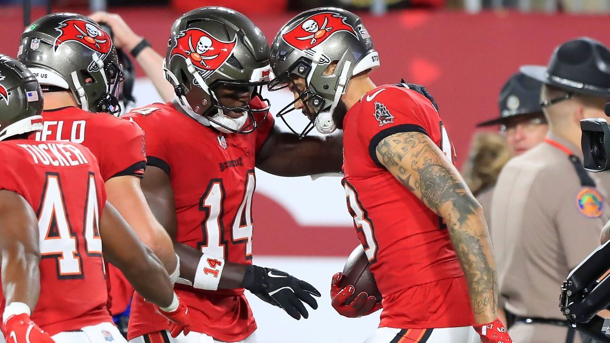 TAMPA, FL - OCTOBER 21: Tampa Bay Buccaneers Wide Receiver Chris Godwin (14) reacts to Wide Receiver Mike Evans (13) who caught a touchdown but appeared to have strained his hamstring on the play e...