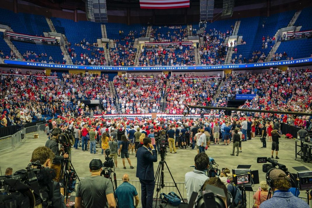 Die Arena in Tulsa fasst 20.000 Besucher. Zu Donald Trumps Auftritt kamen deutlich weniger.