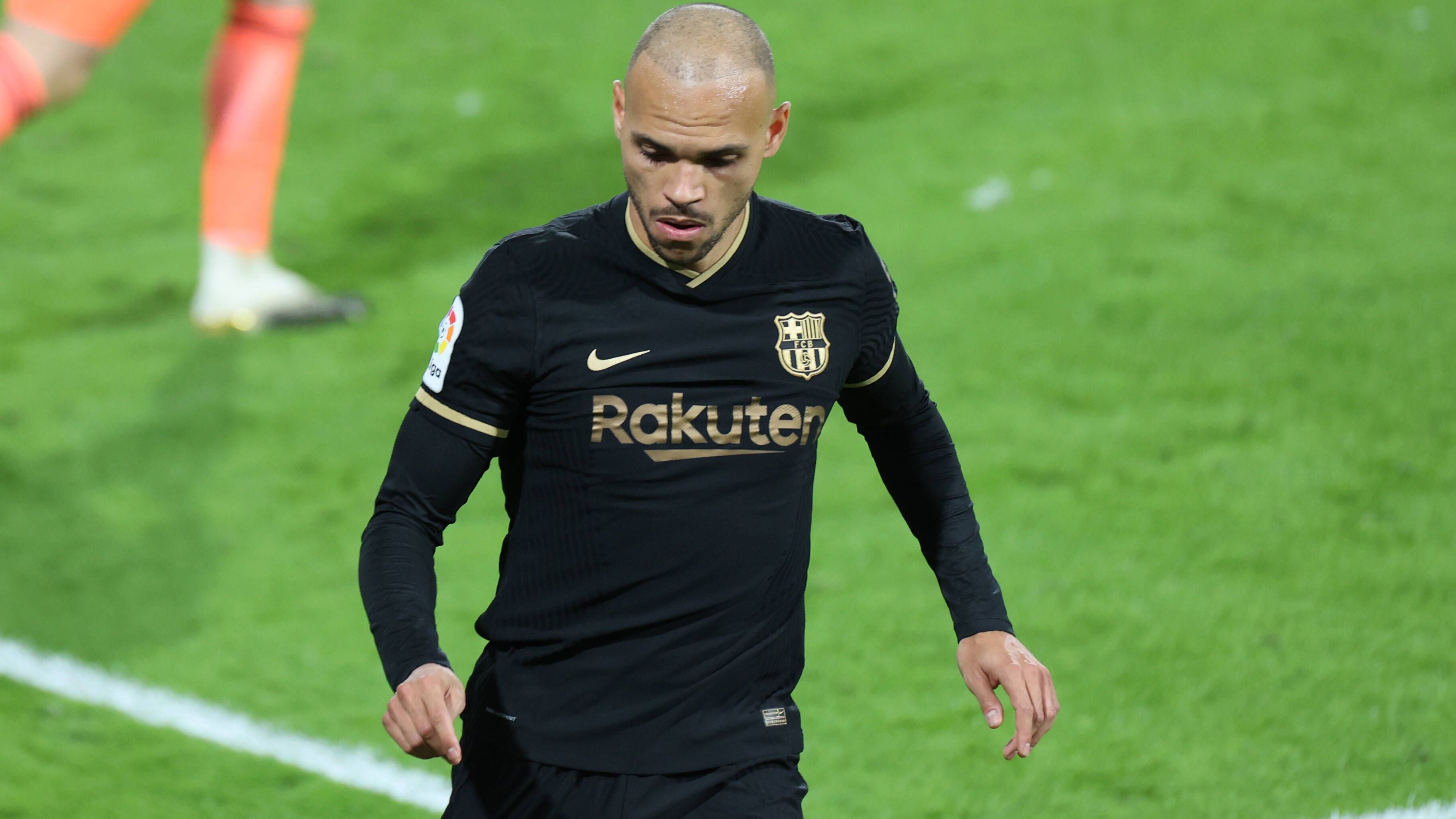 <strong>Martin Braithwaite (FC Barcelona)</strong><br>Der FC Barcelona hatte stets absolute Top-Stürmer in seinen Reihen:&nbsp; Samuel Eto'o, David Villa, Luis Suarez. Da passt der Name Martin Braithwaite wohl nicht ganz rein. Der Däne wechselte 2020 zu Barca und keiner wusste so recht, warum eigentlich. Im Endeffekt kam Braithwaite, weil sich Ousmane Demebele für länger als sechs Monate verletzt hatte. In 58 Barca-Einsätzen kam er immerhin auf 15 Scorerpunkte.