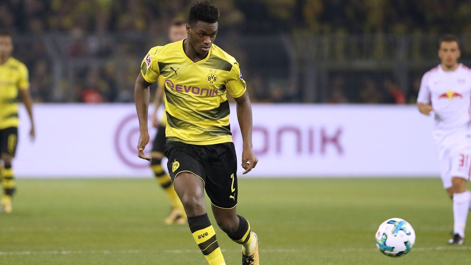 
                <strong>4. Dan-Axel Zagadou</strong><br>
                Verein: Borussia DortmundGröße: 1,96 Meter
              