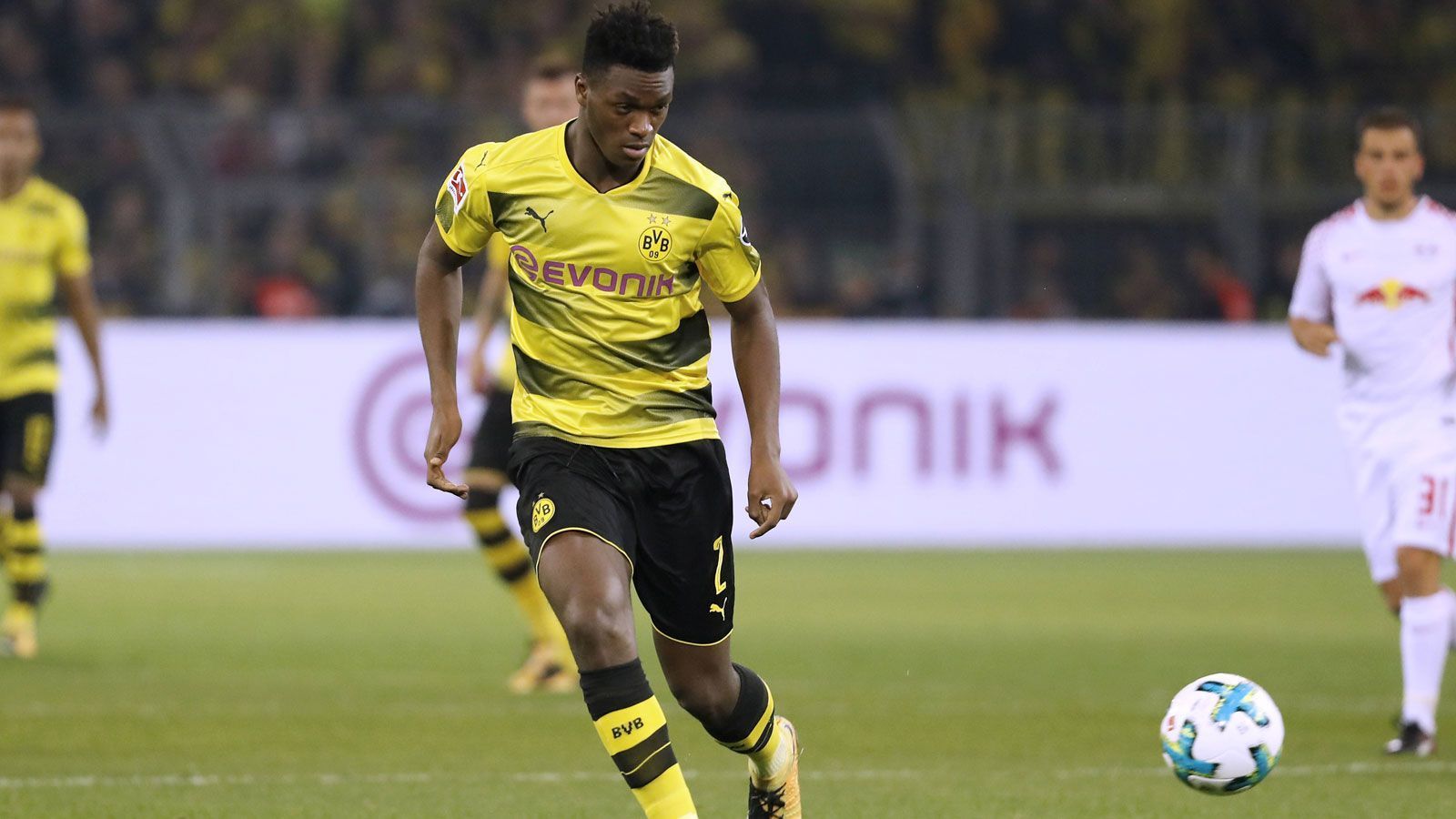 
                <strong>4. Dan-Axel Zagadou</strong><br>
                Verein: Borussia DortmundGröße: 1,96 Meter
              