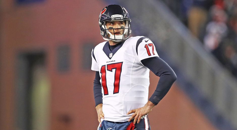 
                <strong>Was passiert mit Brock Osweiler?</strong><br>
                Ihren zweiten Playoff-Einzug in Folge hatten die Houston Texans vor allem ihrer starken Defensive zu verdanken, weniger ihrem Quarterback. Die Bilanz von Brock Osweiler, vor der Saison von den Denver Broncos getradet, war mehr als bescheiden: 17 Touchdown-Pässen standen am Ende 19 Interceptions gegenüber. Dazu kommt, dass der 26-Jährige die Texans eine Menge Geld kostet. Will Houston zu einem ernsthaften Super-Bowl-Anwärter werden, muss sich entweder Osweiler verbessern, oder die Texans müssen einen anderen Quarterback holen.
              