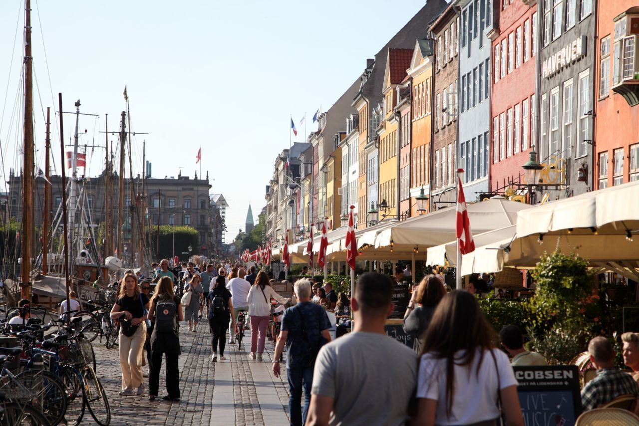 Auch Dänemark hatte schon am 11. September 2021 den ersten Freedom Day ausgerufen. Im Zuge der Omikron-Welle mussten aber zahlreiche Corona-Maßnahmen ergriffen werden.