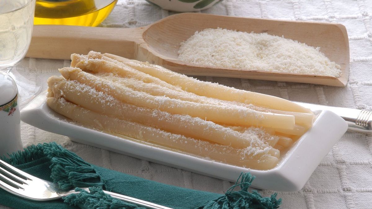 Asparagi bianchi al grana trentino - Contorni - Cucina trentina
