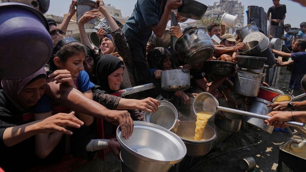 Im Gazastreifen hungern Tausende Kinder – jetzt will Israel in einer Kampfpause Hilfen verteilen.