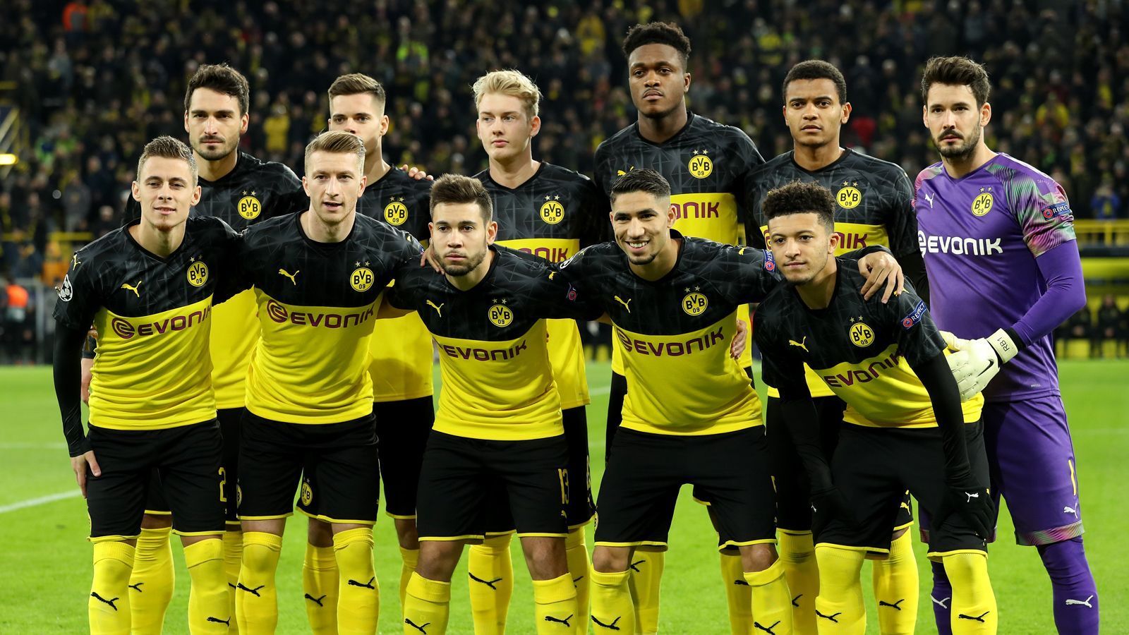 
                <strong>Einzelkritik zu BVB vs. Slavia Prag</strong><br>
                Borussia Dortmund zittert sich beim letzten Gruppenspiel gegen Slavia Prag zu einem knappen 2:1-Erfolg und dank Barcas Schützenhilfe ins Achtelfinale der Champions League! ran.de hat die Leistungen der BVB-Stars analysiert und bewertet sie in der Einzelkritik.
              