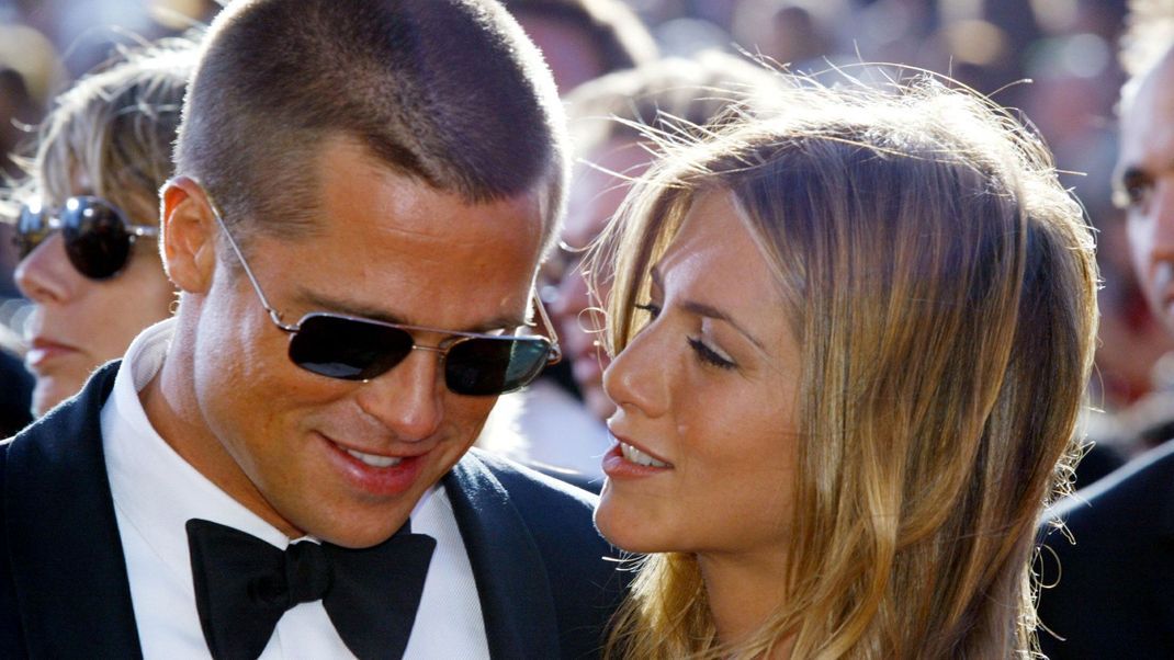 Brad Pitt und Jennifer Aniston bei den 56. Emmy Awards in 2004.