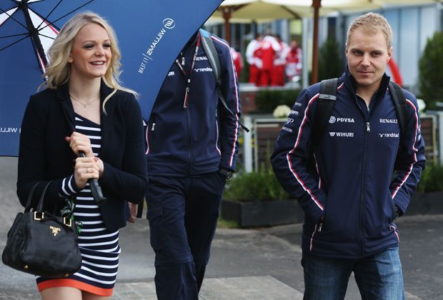 
                <strong>Emilia Pikkarainen</strong><br>
                Abseits des Schwimmbeckens verbringt die schöne Finnin ihre Zeit mit Freund und Formel 1-Neuling Valtteri Bottas
              