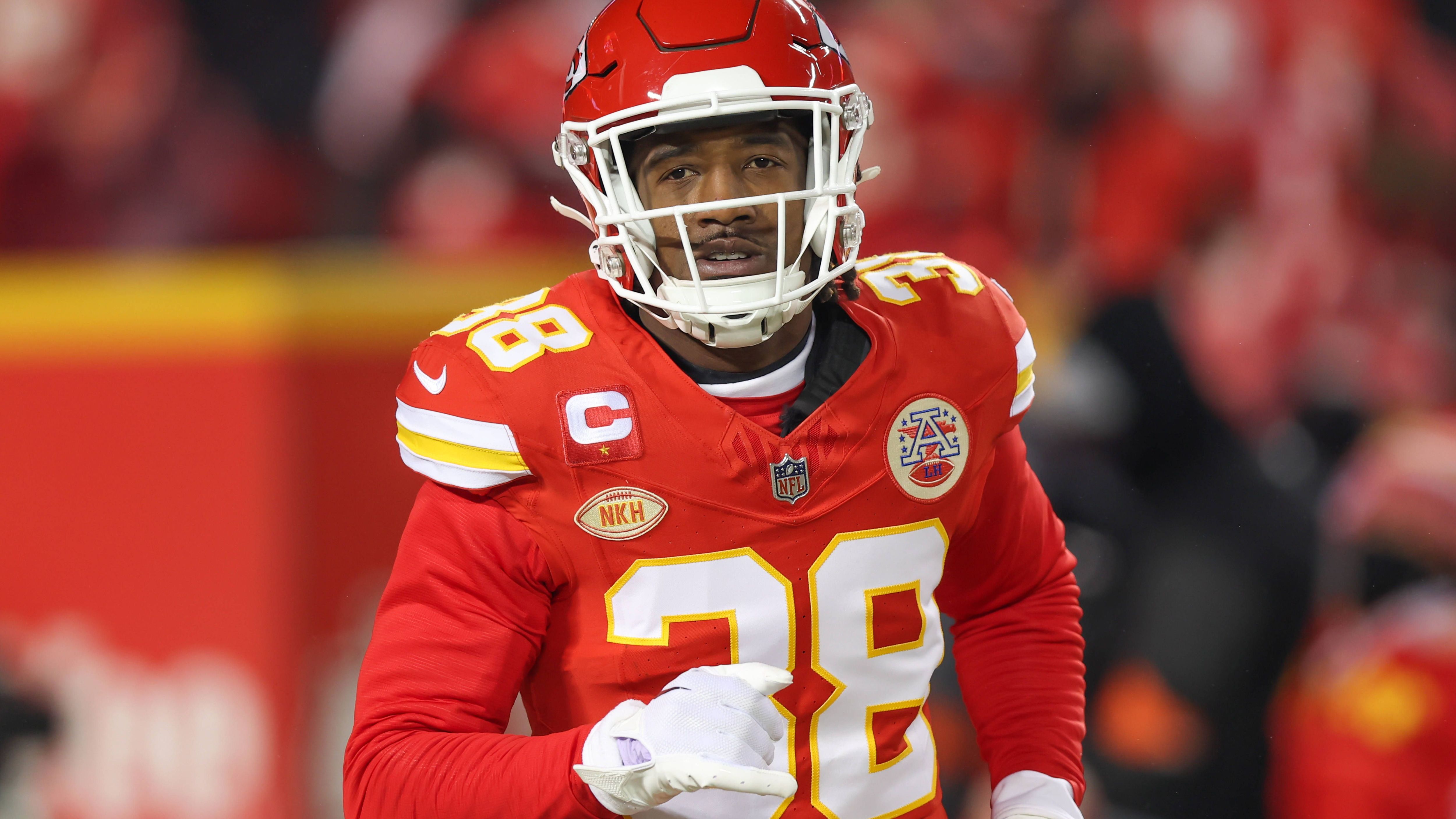 <strong>Forderungen enthüllt: Chiefs-Star will Franchise Tag nicht</strong><br>Mit dieser Entscheidung ist L'Jarius Sneed so gar nicht einverstanden. Die Chiefs haben den 27-Jährigen bekanntlich mit dem Franchise Tag an sich gebunden. 2024 könnten also 19,8 Millionen US-Dollar auf das Konto des Cornerbacks wandern. Sneed hat daran aber kein Interesse, will lieber einen neuen Vertrag über drei oder vier Jahre unterzeichnen...