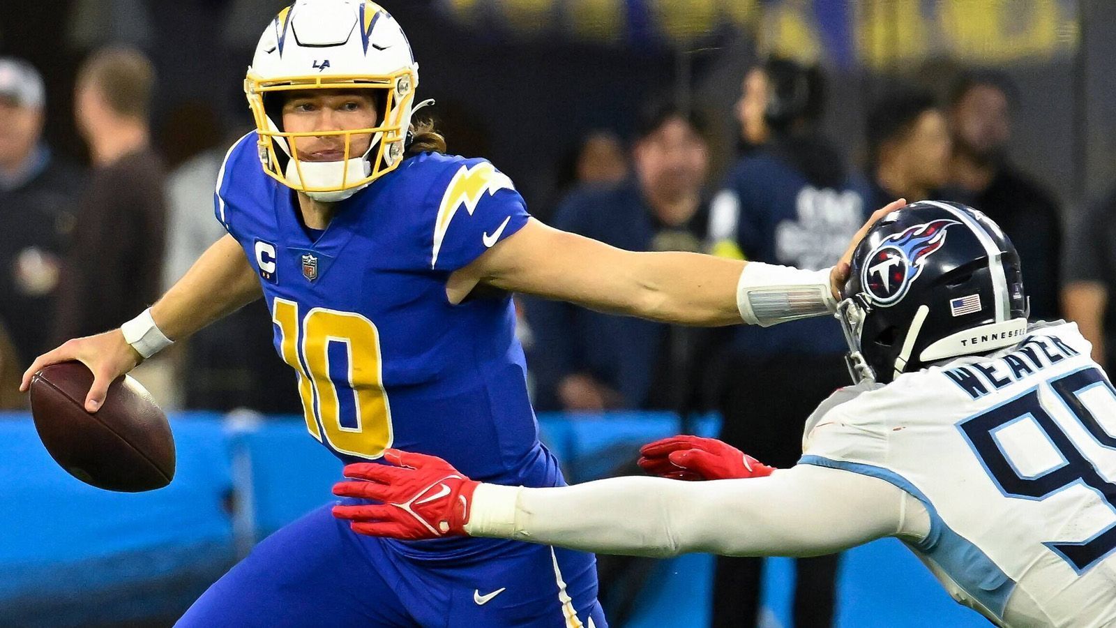 
                <strong>6. Platz (geteilt): Justin Herbert</strong><br>
                &#x2022; Position: Quarterback <br>&#x2022; Team: Los Angeles Chargers <br>&#x2022; Wettquote: +25.000 (100 Dollar Einsatz = 25.000 Dollar Gewinn)<br>
              